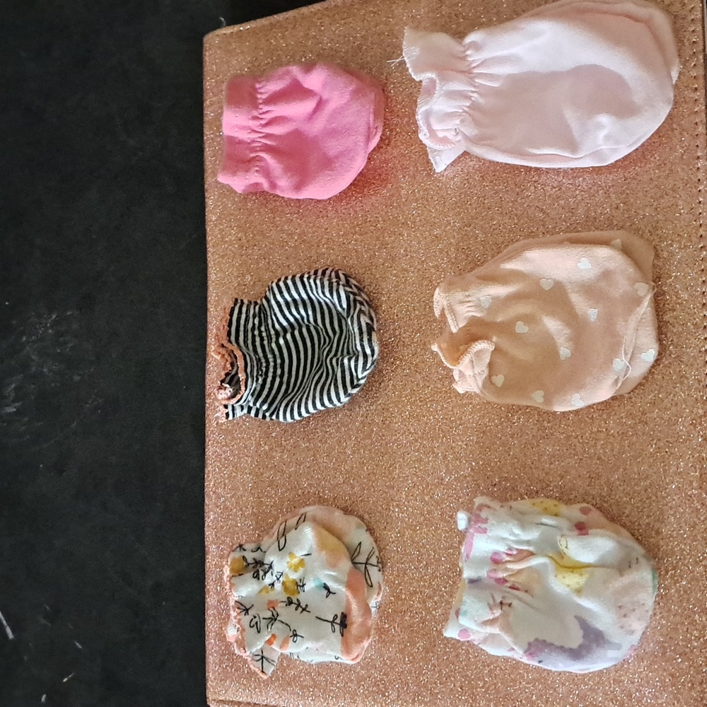 6 pack of baby girl hand mittens